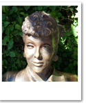 Lucy Ricardo statue - DELETED SCENE